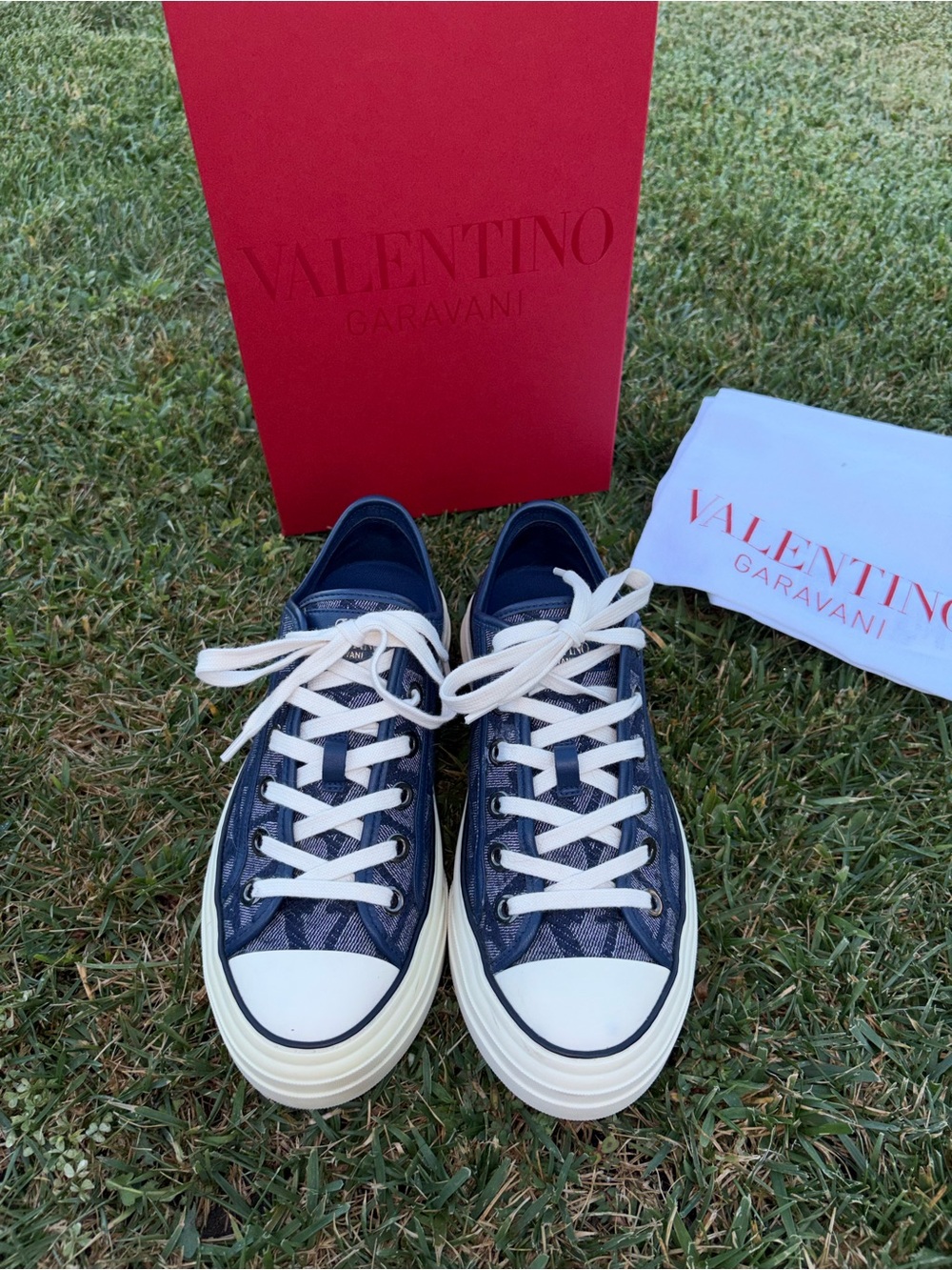 Valentino Garavani Navy/White Toile Iconographe totaloop sneaker size 8